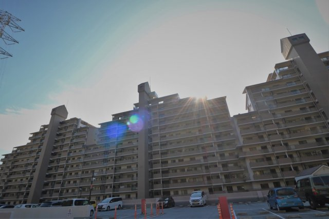 宝塚市すみれガ丘１丁目の中古マンションの外観
