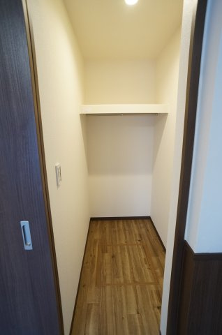 Ｐスマイルカーサ　バラ公園の玄関