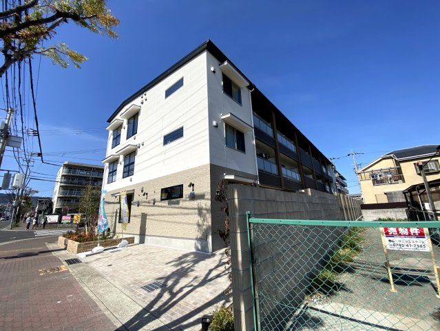 Ｐスマイルカーサ　バラ公園