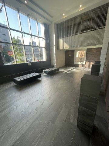 ポレスター城東深江橋のエントランス|明るく開放感のあるマンションロビーです♪
ご近所様との交流も増えそうですね♪