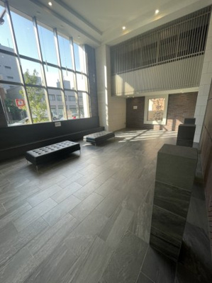 【エントランス】 | ポレスター城東深江橋 | 明るく開放感のあるマンションロビーです♪
ご近所様との交流も増えそうですね♪