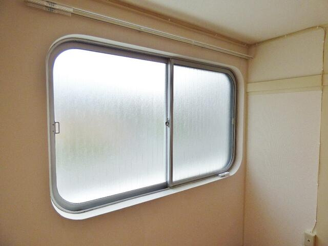 丸型のカワイイ窓