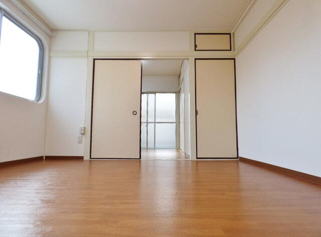 ２面採光で明るい室内