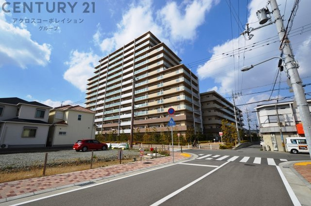 【現地】
阪急線を利用される方は、バス便利用で約12分で駅まで到着できます。
また車で通勤される方は、近くに国道171号線が通っており伊丹、西宮、神戸方面、大阪方面にもアクセスし易い立地です。