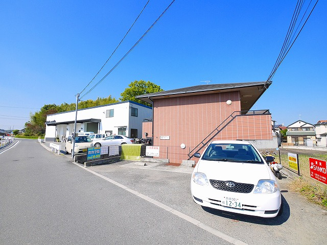 エトワール（中山町）の駐車場|駐車スペースもあります