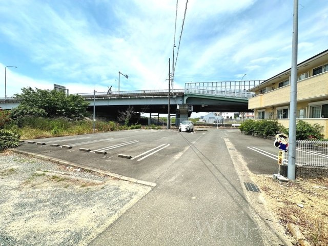 ネオ ブリーズの駐車場