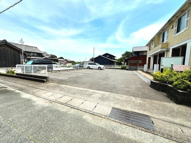 ネオ ブリーズの駐車場