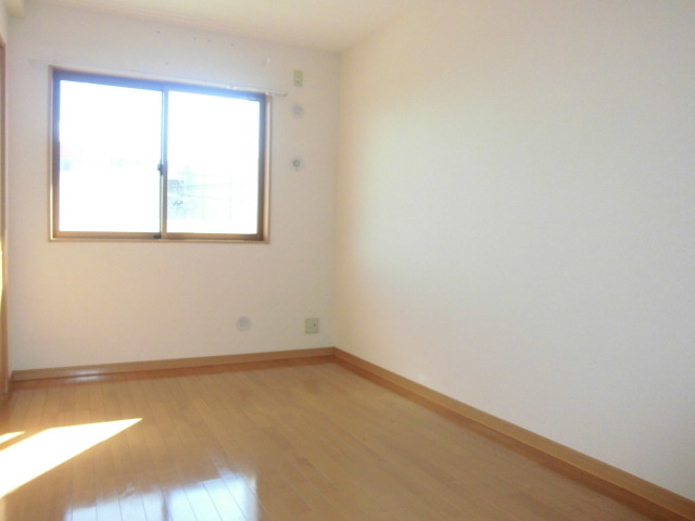 アルソ津志田の洋室