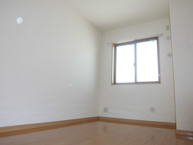 アルソ津志田の洋室