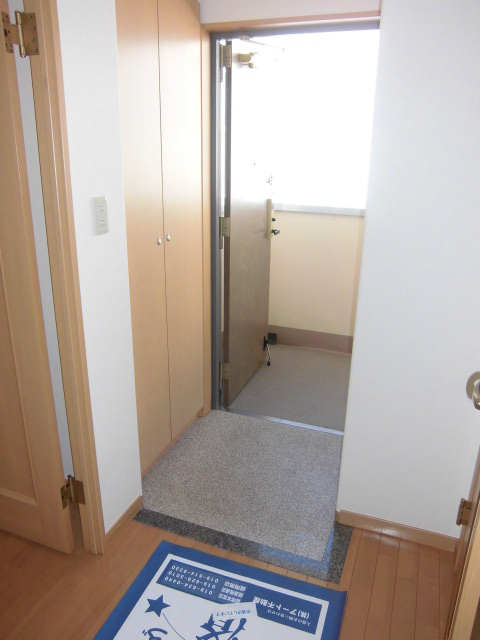 アルソ津志田の玄関