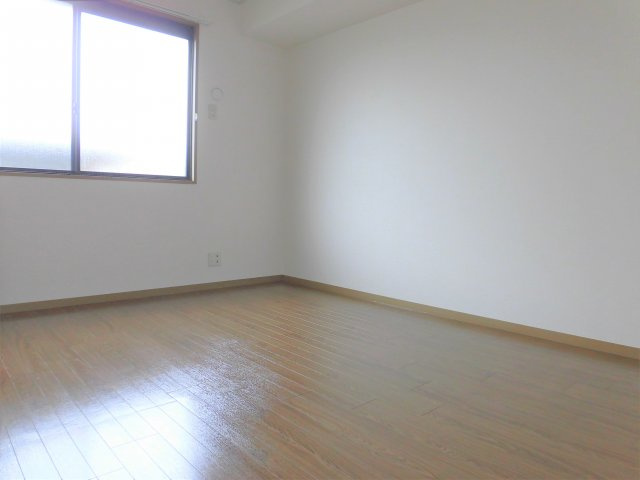 ハイカムールKAWANISIの洋室