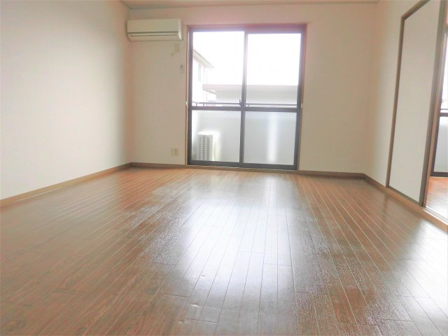 ハイカムールKAWANISIの内装