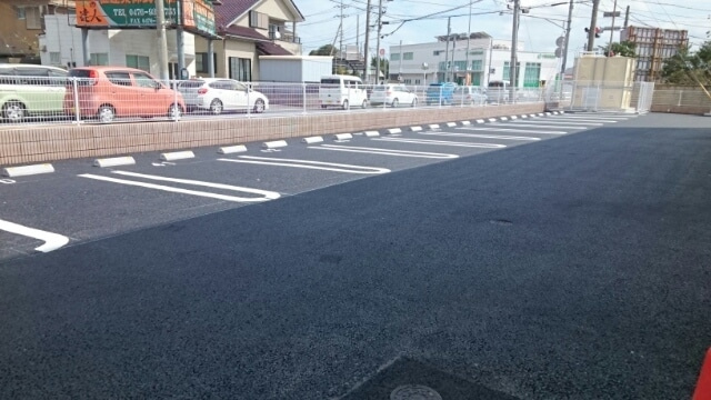 グランパール富里七栄 Ⅴの駐車場