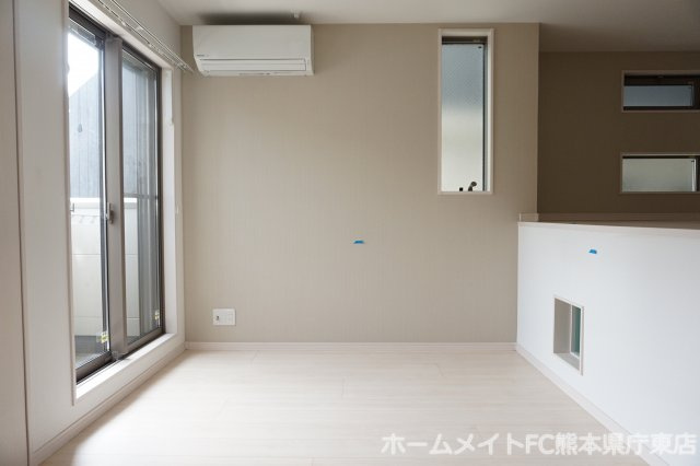 熊本市中央区春竹町大字春竹のアパートの居間・リビング