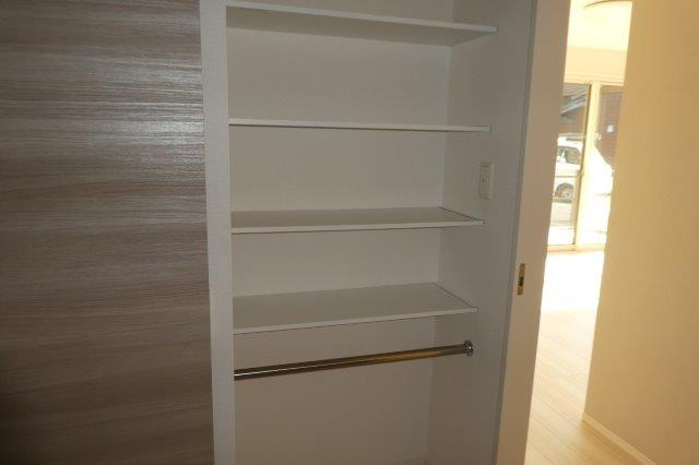 Ｄ－ｒｏｏｍ中庄Ｂの洗面所|洗面所棚