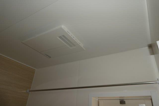 Ｄ－ｒｏｏｍ中庄Ｄの浴室|浴室乾燥機・窓