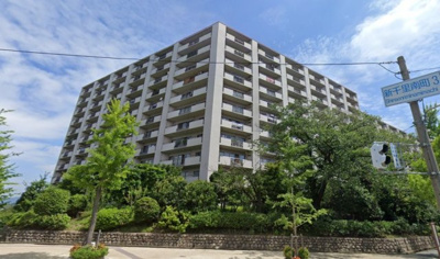 【外観】 | 桃山台グランドマンションD2棟 | 【現地写真】 総戸数257戸、鉄骨鉄筋コンクリート造の大型分譲マンションです♪