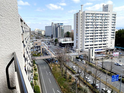 【展望】 | 桃山台グランドマンションD2棟 | 【現地写真】隣接した大きい建物がないので、空を広く見ることができます♪