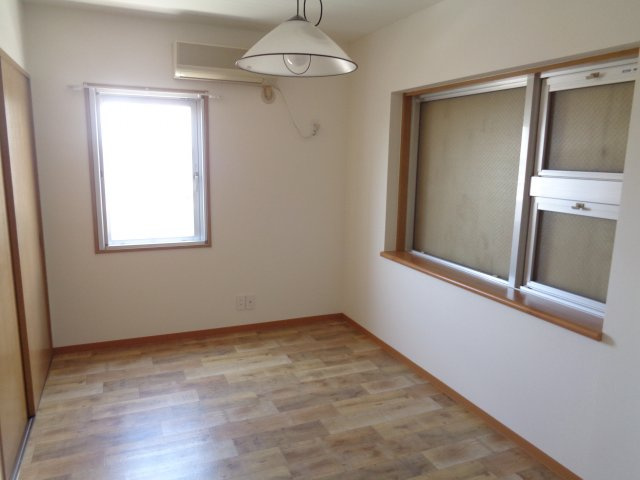 エヴァグリーンの洋室