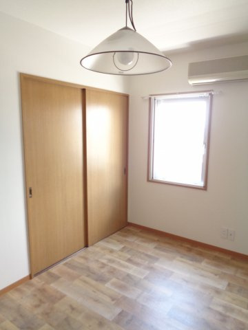 エヴァグリーンの洋室