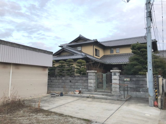 岸和田市今木町　戸建の外観|シャッター付きガレージあります♪