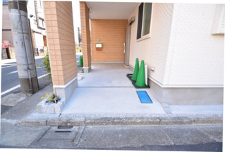 【駐車場】 | 現地見学や資料請求などお気軽にお問合せ下さい。
周辺環境とあわせて現地もご案内致します。