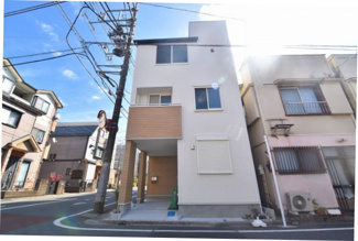 【外観】 | 北西角地の解放的なロケーションが自慢です。