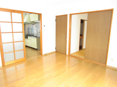 【居間・リビング】 | ゆうとぴあＡ | 窓側から撮影