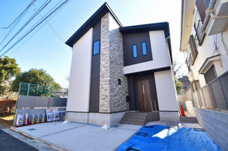 【外観】 | 約35.6坪の敷地面積。ゆとりのある駐車スペースも魅力。