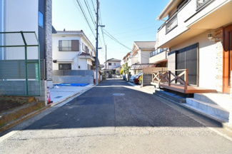 【前面道路含む現地写真】 | 現地見学や資料請求などお気軽にお問合せ下さい。
周辺環境とあわせて現地もご案内致します。