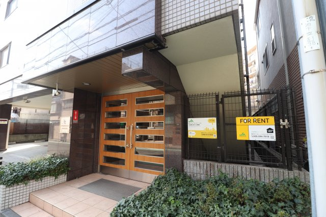 スプレンディア岸根公園のエントランス