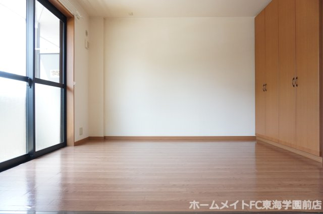 クレストヒル龍田の洋室