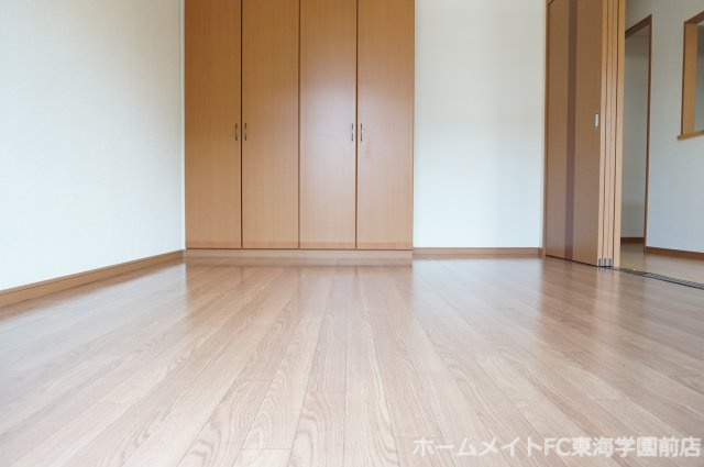 クレストヒル龍田の洋室