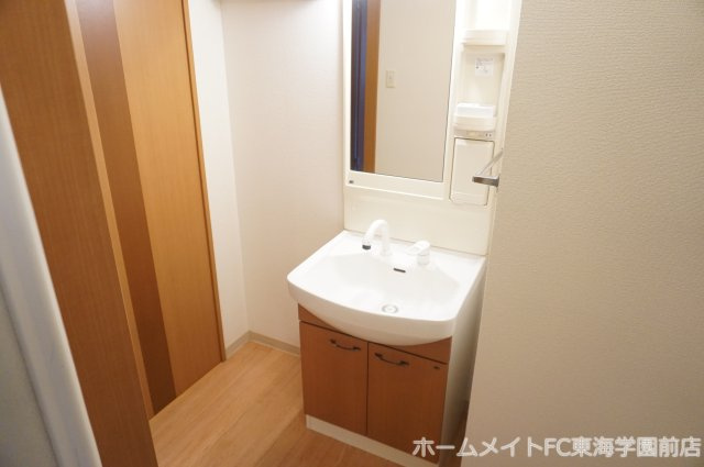 クレストヒル龍田の独立洗面台