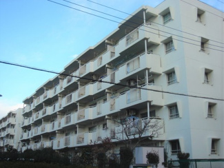 【外観】 | 北総線「西白井駅」徒歩9分。緑が多く閑静な住環境の団地です。