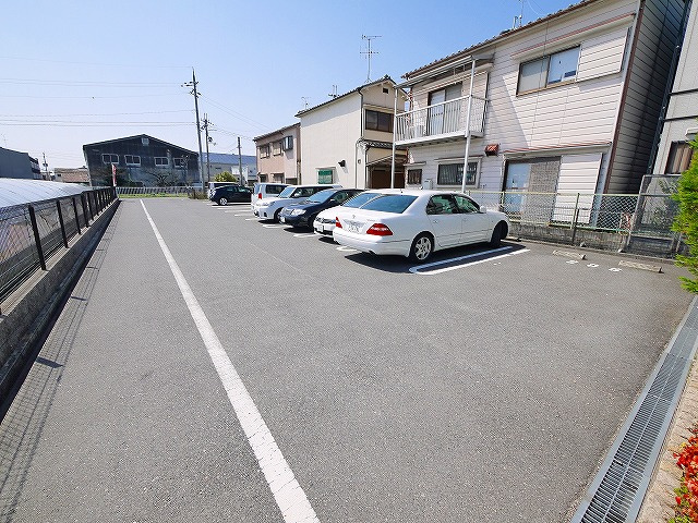 ジェルメの駐車場|駐車スペースもあります