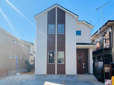 【外観】 | 小平小川町 | 土地面積127㎡超え、全室南向きのゆとりの4LDKデザイン住宅。
車種によりますが駐車2台可能です。