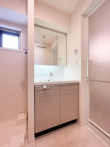 ルーナ エ ソレーユ　Ⅲの洗面所|女子力向上にはシャンプードレッサーはマストアイテム♪