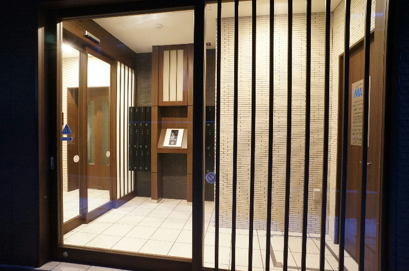 ルーナ エ ソレーユ　Ⅲのその他|エントランスは落ち着いた雰囲気♪