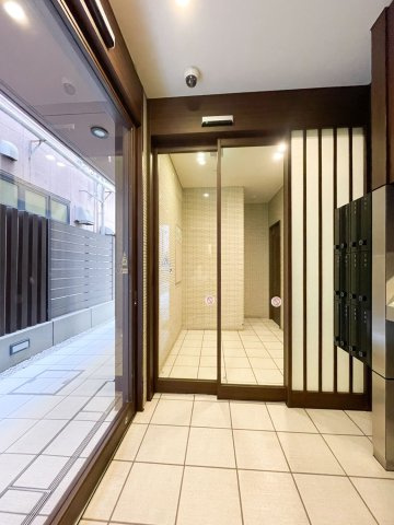 ルーナ エ ソレーユ　Ⅲのその他|エントランスは落ち着いた雰囲気♪