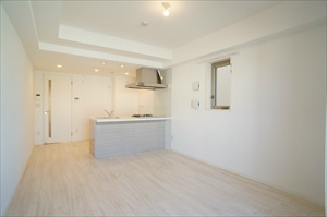 ルーナ エ ソレーユ　Ⅲの居間・リビング|バルコニー側からのリビング♪