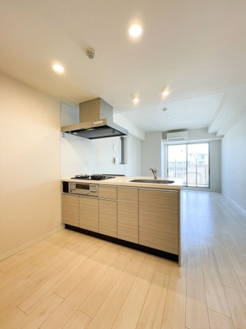 ルーナ エ ソレーユ　Ⅲのキッチン|カウンターキッチンでコミュニケーションも広がる♪