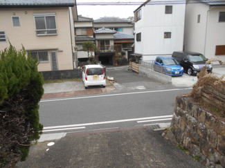 【前面道路含む現地写真】