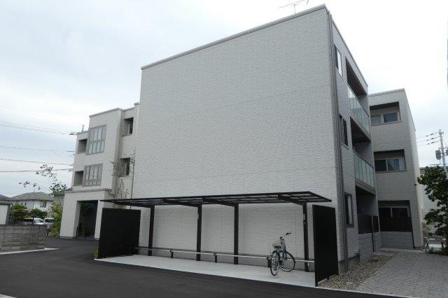 倉敷市西中新田の賃貸マンションの外観