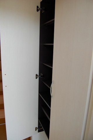 【玄関】 | スルモンエトワル | ※同建物同型反転タイプのお部屋