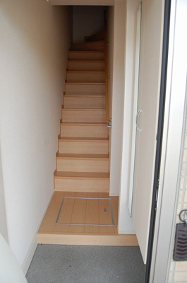 【玄関】 | スルモン エトワル　B棟 | ※同建物同型反転タイプのお部屋