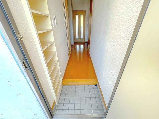 グランコート鷹匠町の玄関|収納もある玄関です