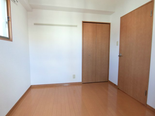 エクセレント東町の収納|個人の部屋や寝室として使える洋室です