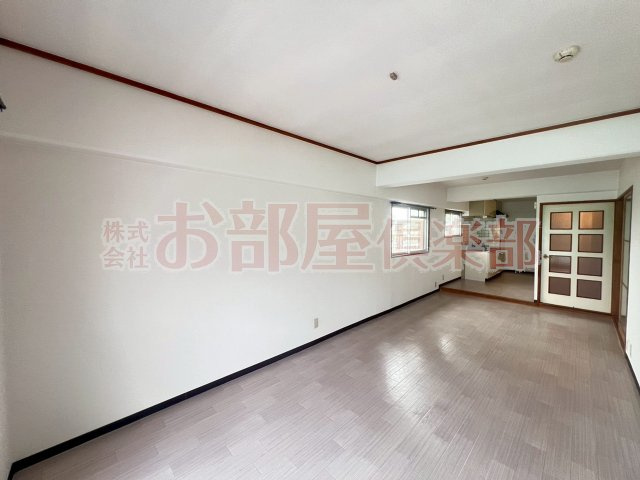 REステートビルの居間・リビング
