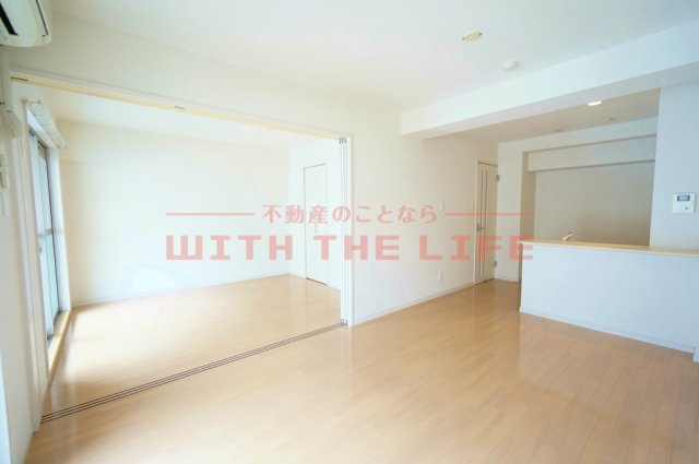 ケープラス【キャッシュバック対象物件】の居間・リビング|使いやすいリビングです